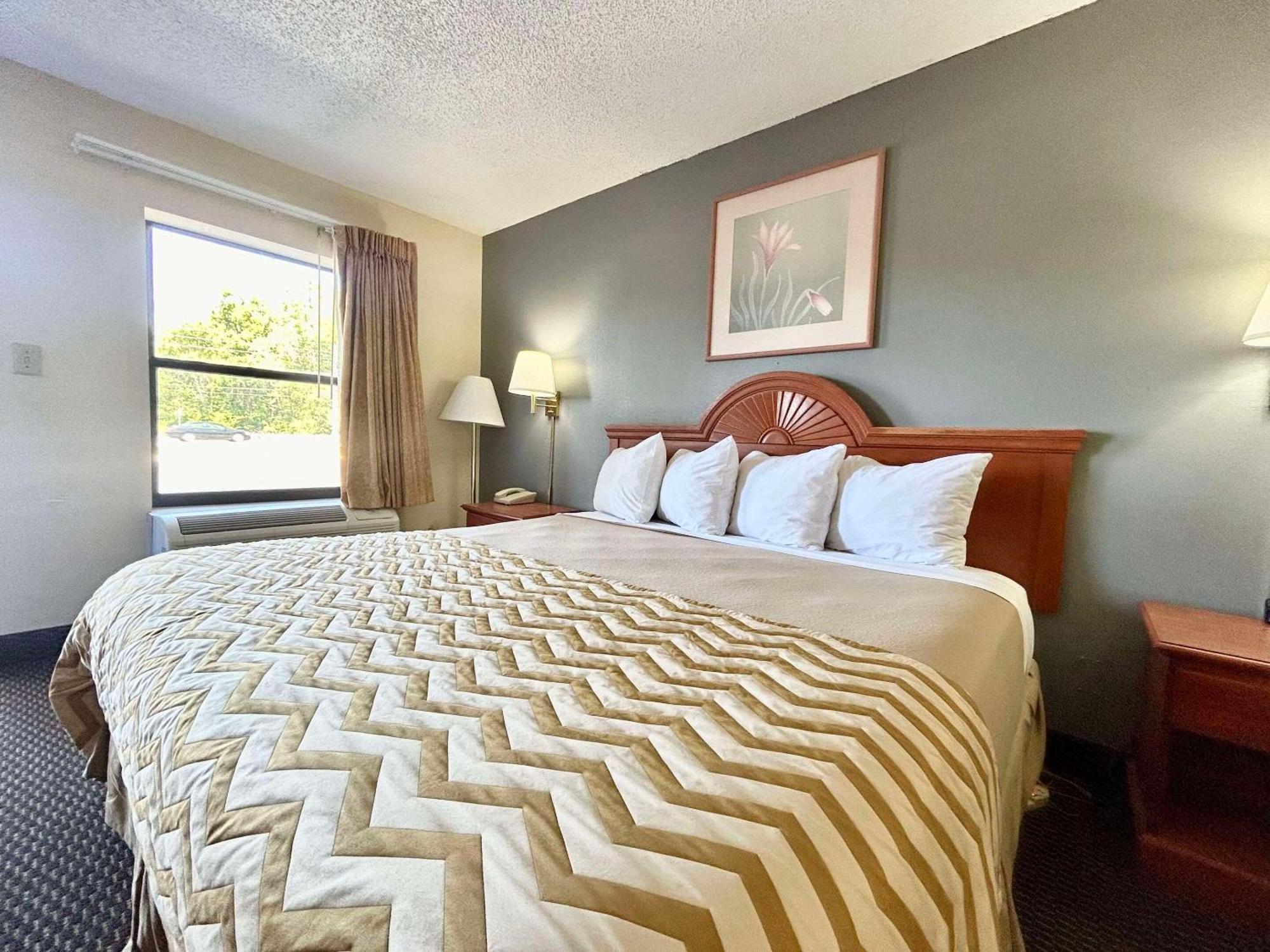 High Springs Inn Soon To Be Clarion Pointe Alachua Bagian luar foto