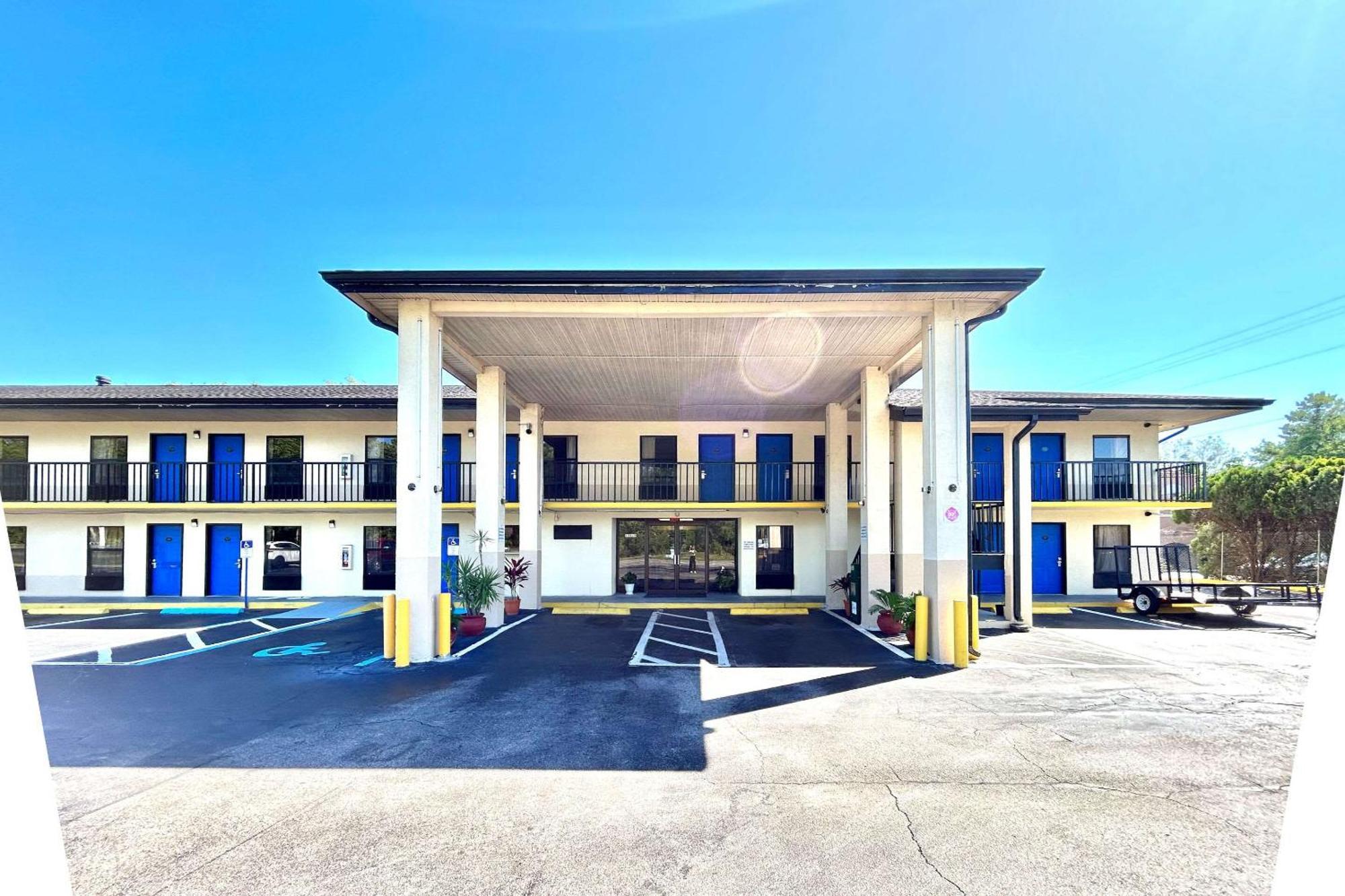 High Springs Inn Soon To Be Clarion Pointe Alachua Bagian luar foto