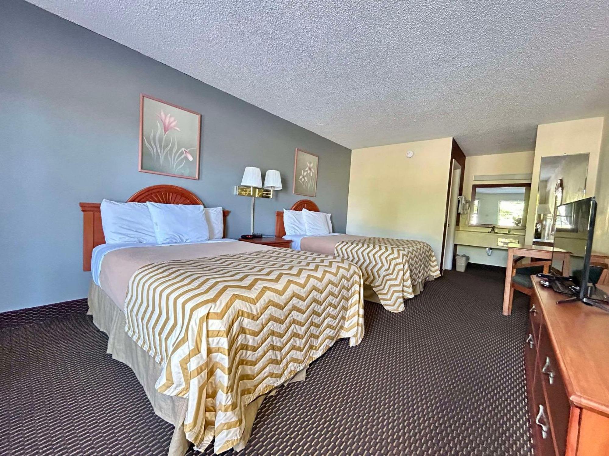 High Springs Inn Soon To Be Clarion Pointe Alachua Bagian luar foto