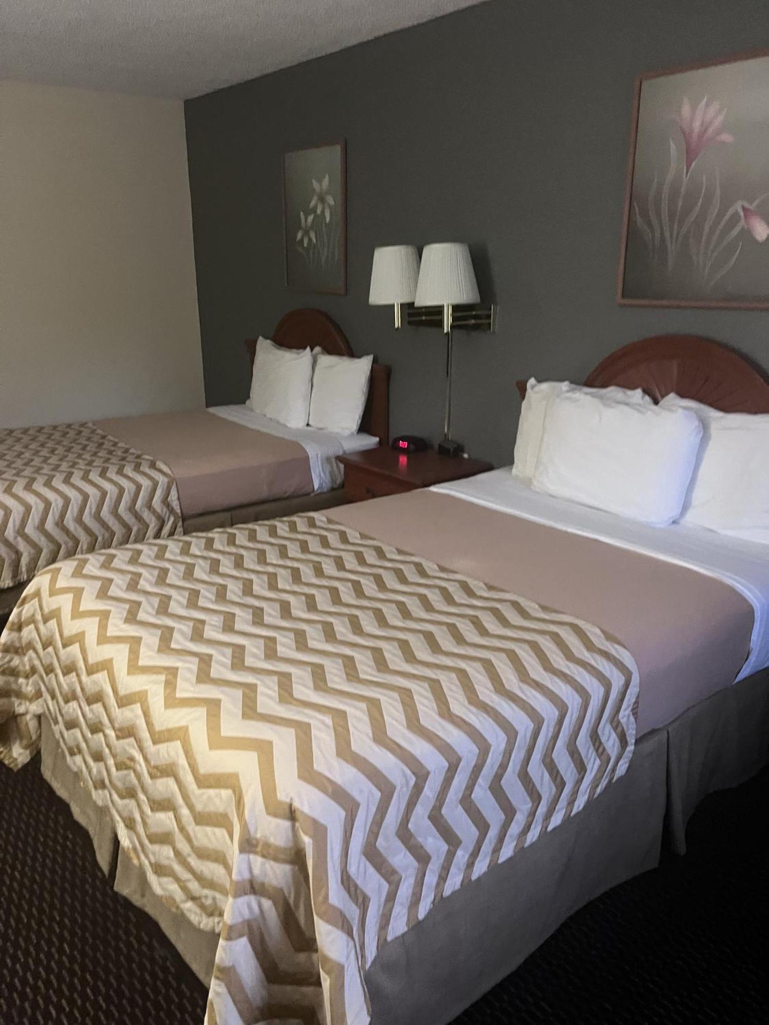 High Springs Inn Soon To Be Clarion Pointe Alachua Bagian luar foto
