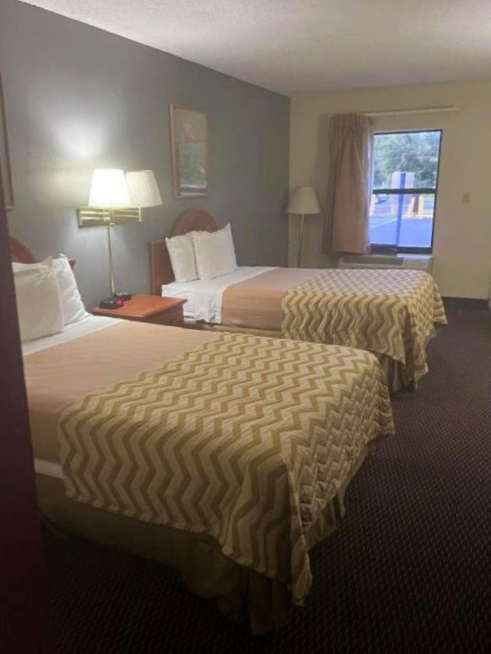 High Springs Inn Soon To Be Clarion Pointe Alachua Bagian luar foto