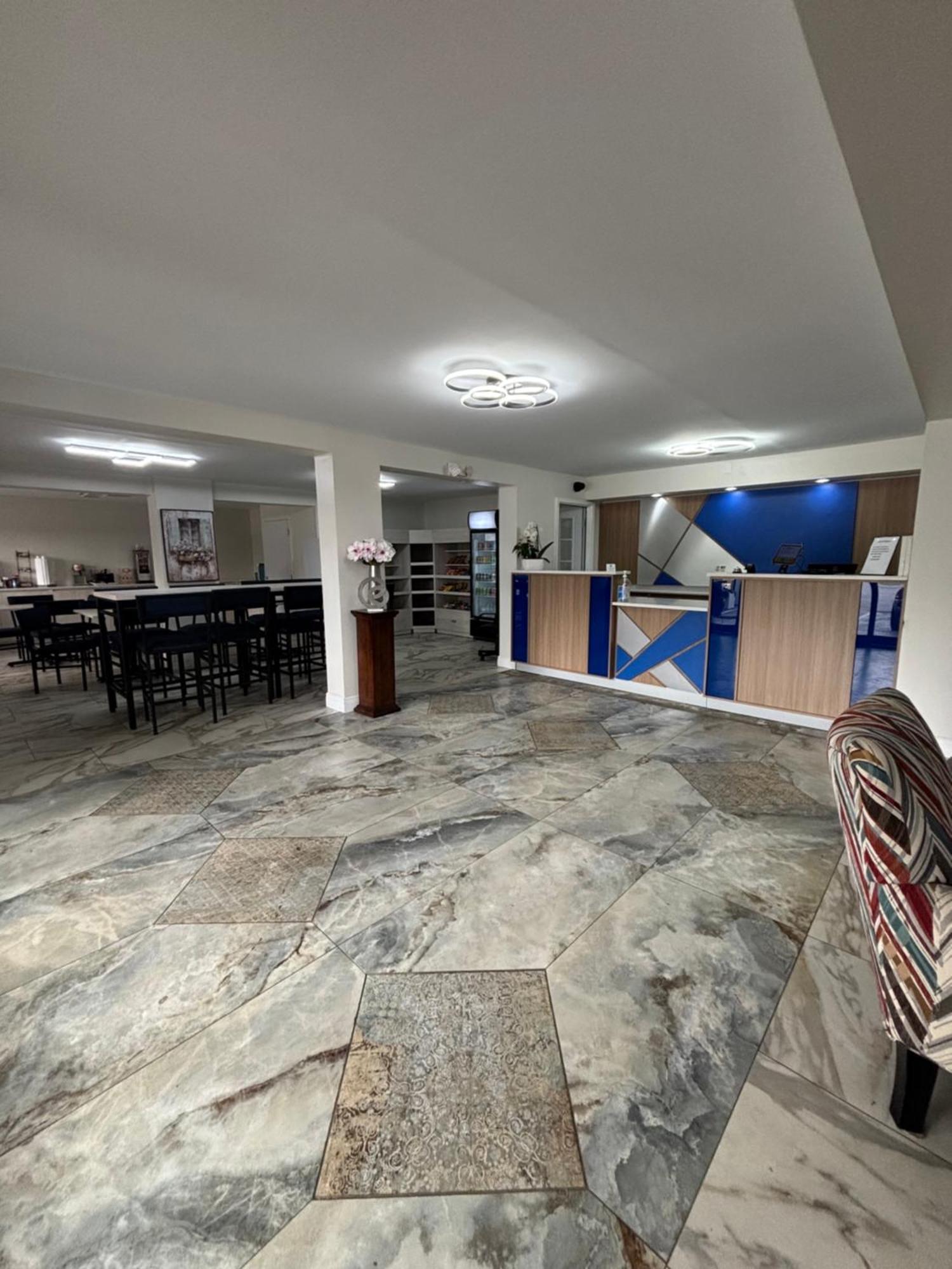 High Springs Inn Soon To Be Clarion Pointe Alachua Bagian luar foto