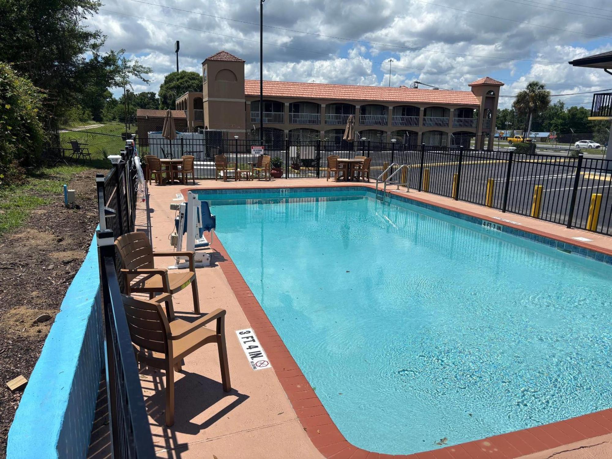 High Springs Inn Soon To Be Clarion Pointe Alachua Bagian luar foto