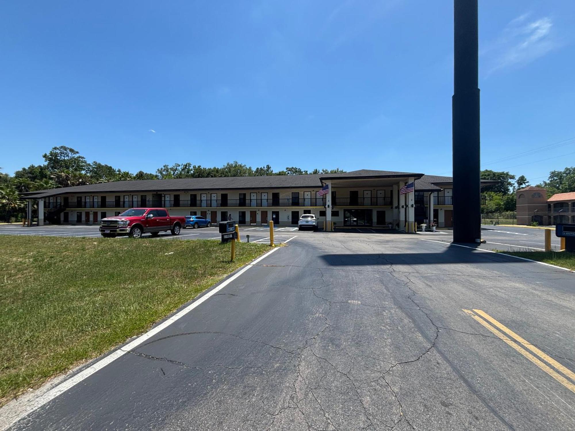 High Springs Inn Soon To Be Clarion Pointe Alachua Bagian luar foto